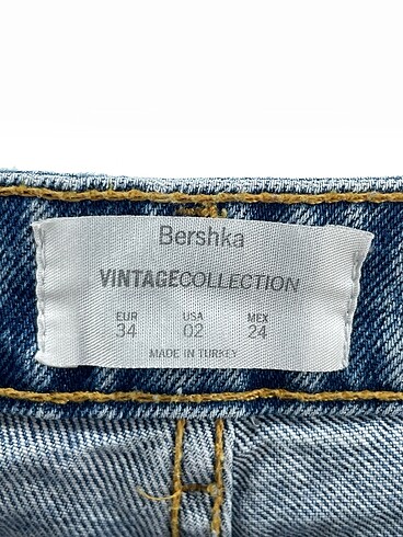 34 Beden çeşitli Renk Bershka Mini Şort %70 İndirimli.