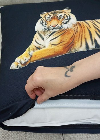 Kaplan Desenli Yer Yastığı - Görsel 4