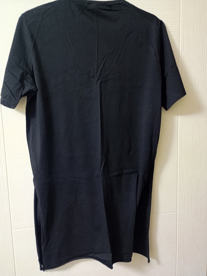 Bayan V Yakalı çift yırtmaclı Tişört - Görsel 2