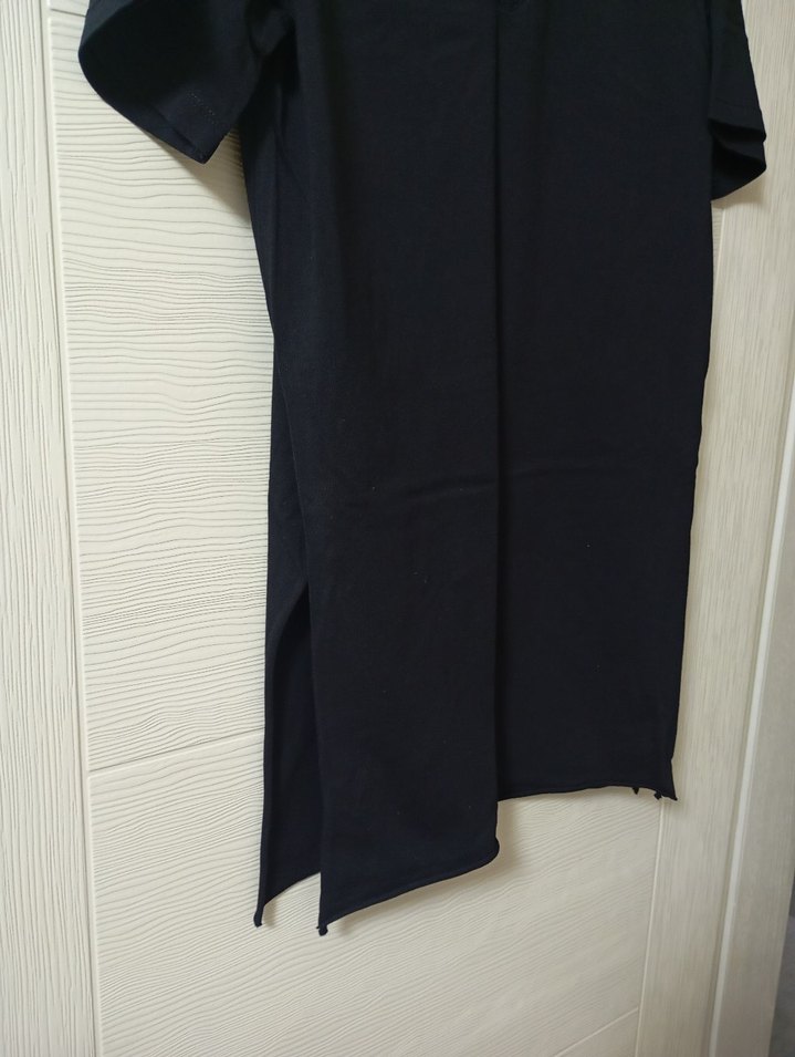 Bayan V Yakalı çift yırtmaclı Tişört - Görsel 4