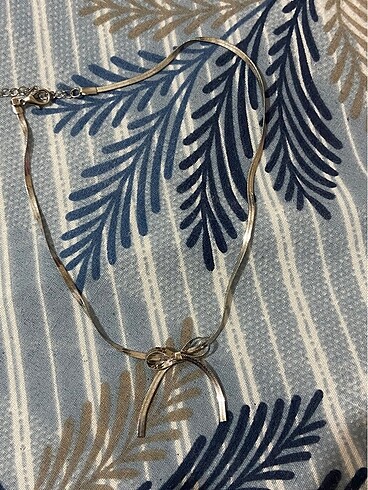 Accessorize fiyonk kolye