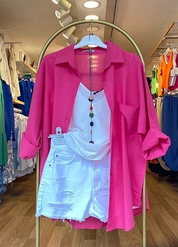 Pembe oversize gömlek , beyaz atlet askı V yaka crop top , beyaz