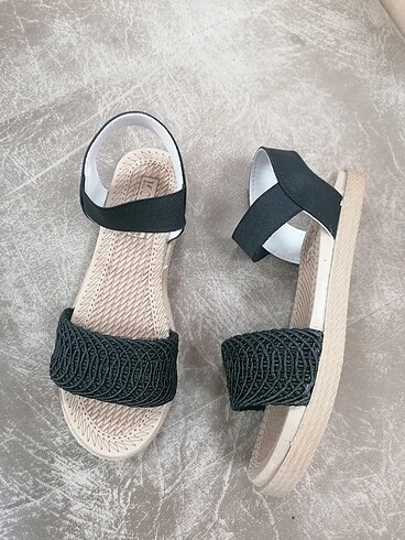 Hasır sandalet