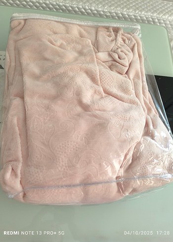 Pastel Pembe Halı kılıfı lastikli