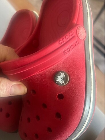 35 Beden kırmızı Renk Crocs marka 35 numara terlik iyi durumda
