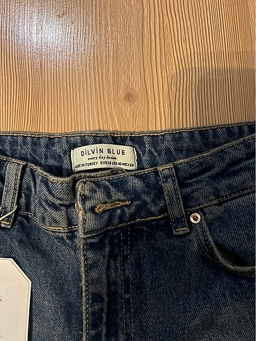 38 Beden mavi Renk DİLVİN MARKA 38 Beden Eskitme mom jeans kot pantolon
