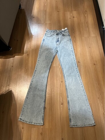Dilvin marka ihraç fazlası 34 beden İspanyol paça kot pantolon ?