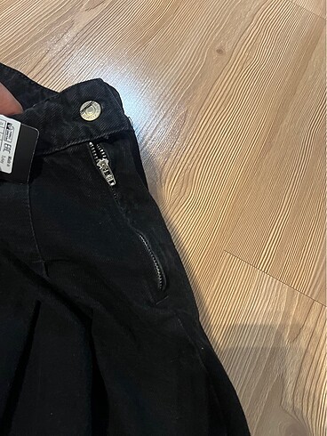 40 Beden siyah Renk Trendyol milla marka 40 beden pileli kot etek