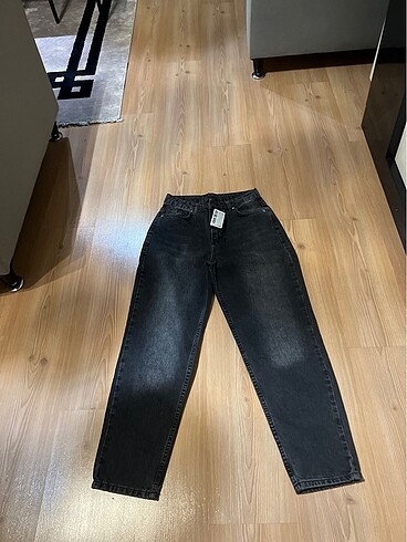Trendyol milla marka 38 beden gri renk etiketli kot pantolon ???