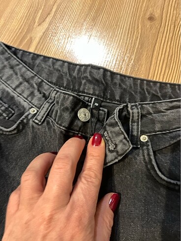 38 Beden gri Renk Trendyol milla marka 38 beden gri renk etiketli kot pantolon ???