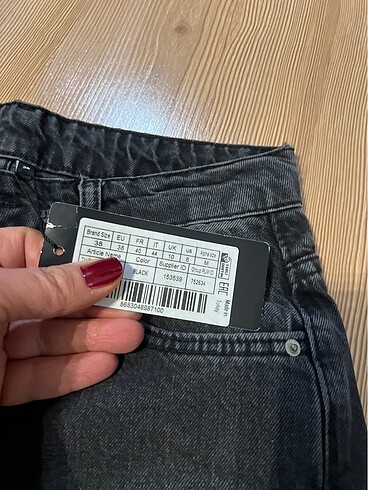 38 Beden Trendyol milla marka 38 beden gri renk etiketli kot pantolon ???