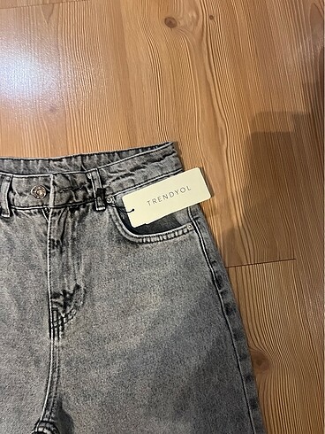 34 Beden gri Renk Trendyol milla marka 34 beden gri renk kot pantolon ????