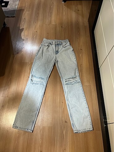 34 beden buz mavisi yırtık kot pantolon ????
