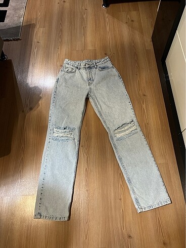 36 beden buz mavisi yırtık kot pantolon ????