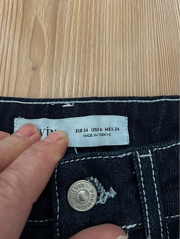 34 Beden lacivert Renk 34 beden lacivert renk hafif Licralı Dilvin marka kot pantolon ?