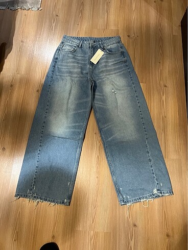 42 beden mavi renk geniş kesim kot pantolon ????