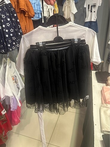 Zara Kız çocuk etekli takım