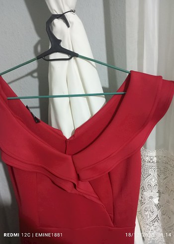 Kırmızı mezuniyet elbisesi - Görsel 2