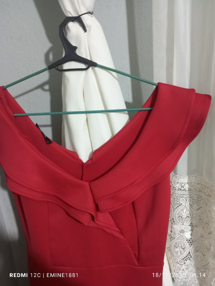 Kırmızı mezuniyet elbisesi - Görsel 2