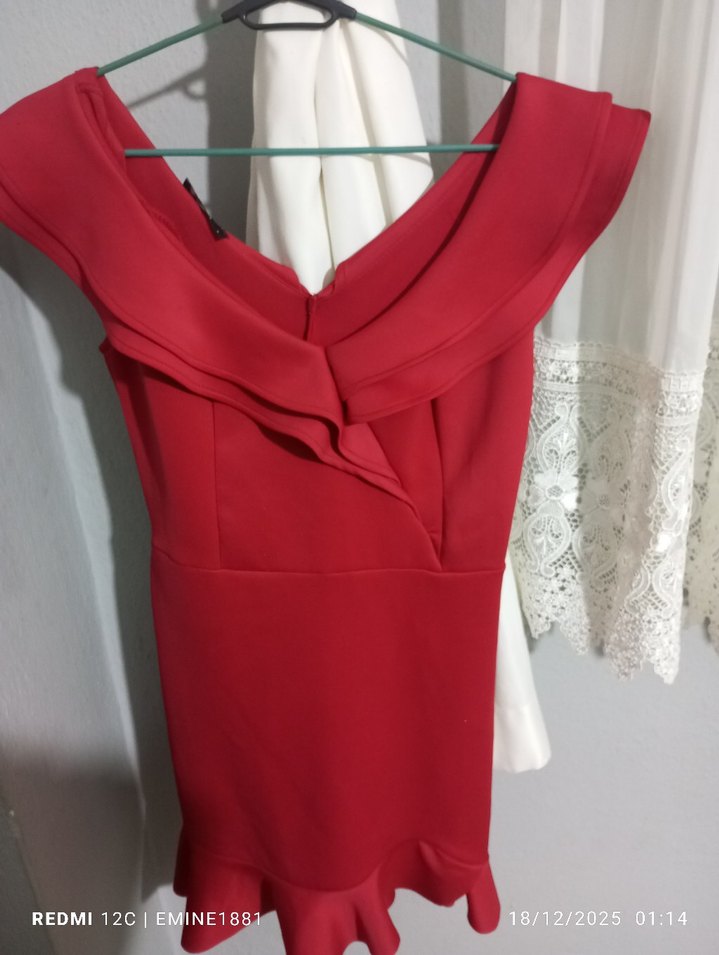 Kırmızı mezuniyet elbisesi - Görsel 4