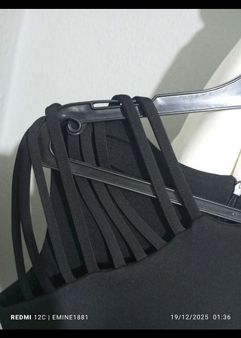 Siyah V Yakalı İnce Askılı Mini Kadın Abiye - Görsel 2