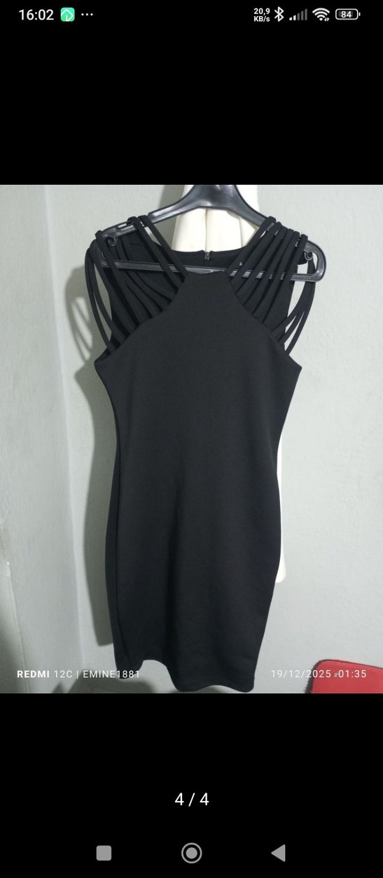 Siyah V Yakalı İnce Askılı Mini Kadın Abiye - Görsel 4