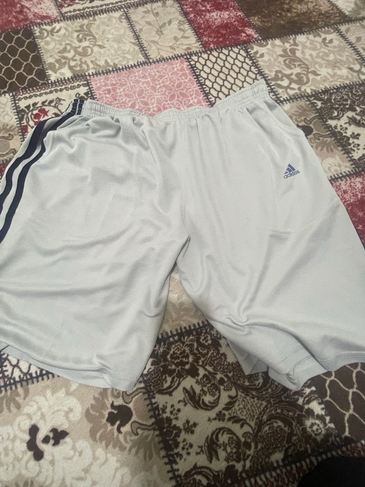 Adidas Beyaz Elastik Bel Erkek Şort - Görsel 2