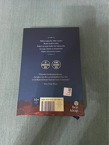  Beden Ay Işığını İçen Kız