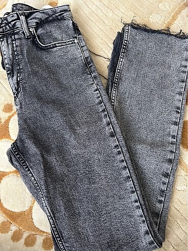 Yırtmaçlı pantolon