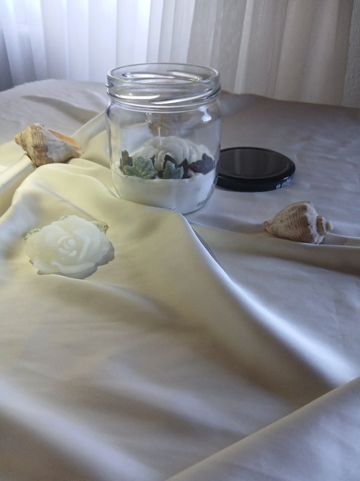 Beyaz Gül Tasarımlı Mum ve Cam Kavanoz - Görsel 3