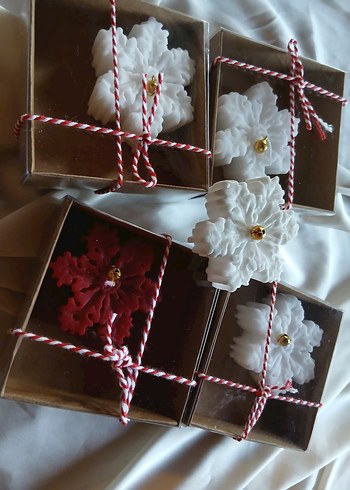 Beyaz ve Kırmızı Çiçekli Mum Seti - Görsel 2