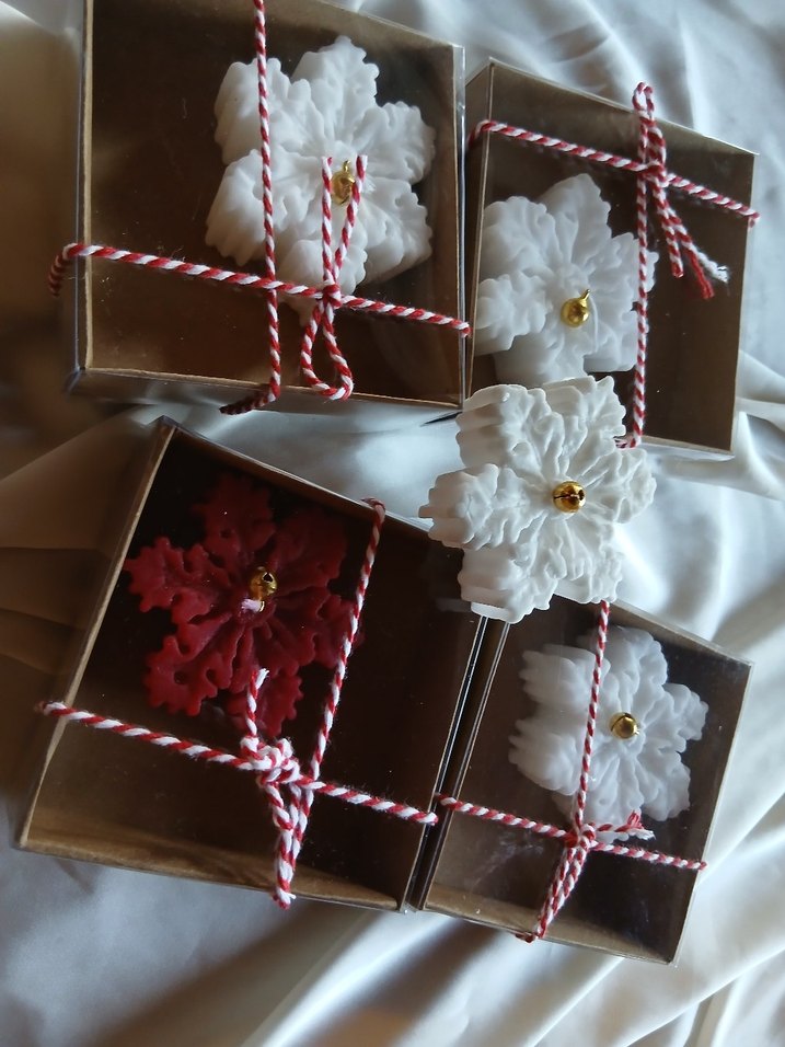 Beyaz ve Kırmızı Çiçekli Mum Seti - Görsel 2