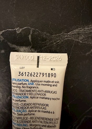 La Roche-Posay Hyalu B5 Göz Kremi - Görsel 2