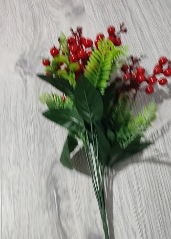 Kırmızı Yapay Meyve ve Yaprak Dekorasyonu - Görsel 2