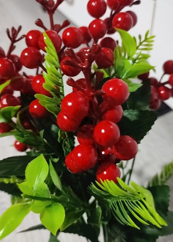 Kırmızı Yapay Meyve ve Yaprak Dekorasyonu - Görsel 3