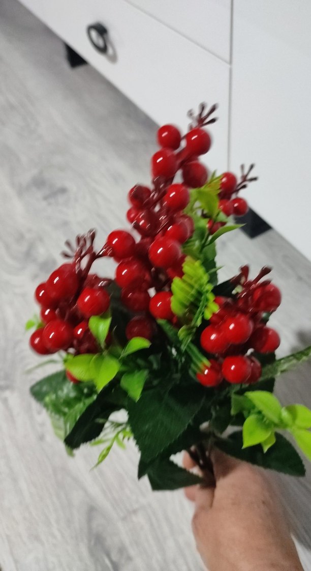 Kırmızı Yapay Meyve ve Yaprak Dekorasyonu - Görsel 4