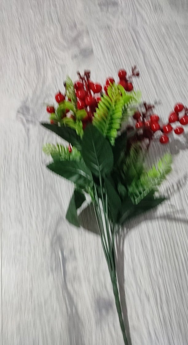 Kırmızı Yapay Meyve ve Yaprak Dekorasyonu - Görsel 2