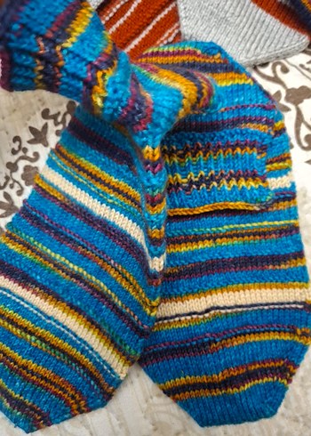 Kız Çocuk Renkli Batik Desenli Örgü Çorap - Görsel 2