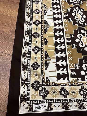 Zühre İpek eşarp modern renk ve desenler