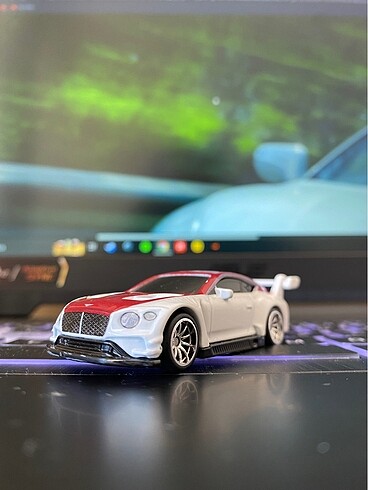 Bentley hotwheels premium diecast araba