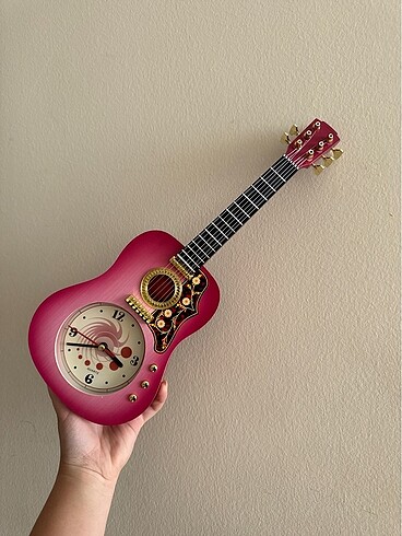 Ikea Gitar saat