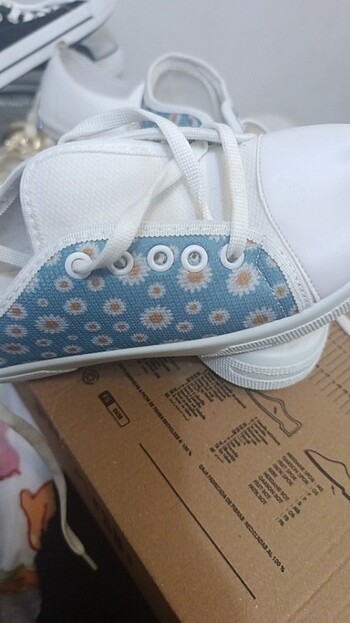 37 Beden Papatyalı Converse 