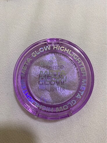 Essence Meta Glow