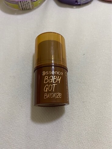 Essence baby got bronze 40