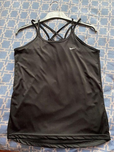 Nike üst