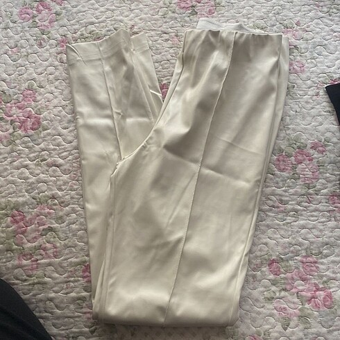 Beyaz ekru deri pantalon