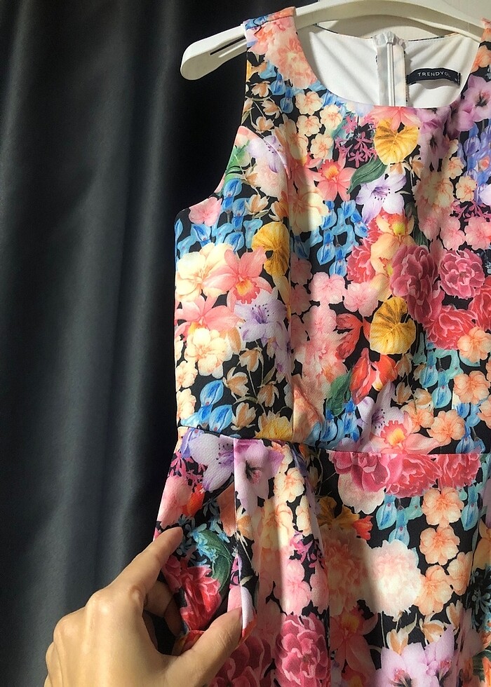 Çiçekli Elbise - Görsel 2