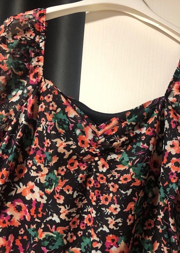 Çiçekli Elbise - Görsel 2