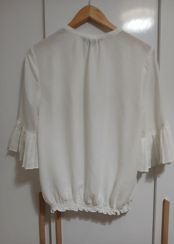 Kadın Beyaz Pamuklu Fırfırlı V Yaka Bluz - Görsel 3