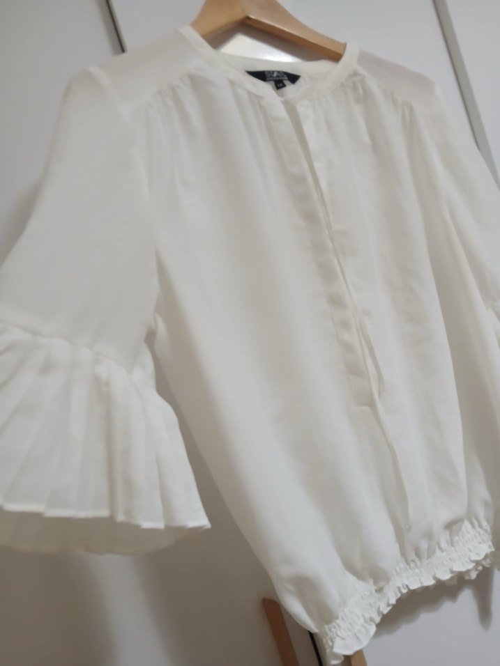 Kadın Beyaz Pamuklu Fırfırlı V Yaka Bluz - Görsel 2